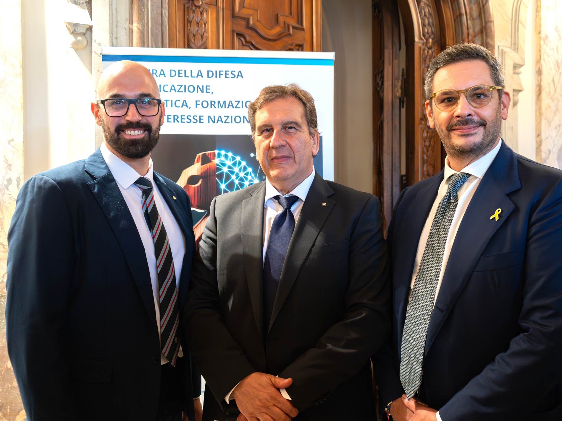 Foto istituzionale con ospiti e organizzatori